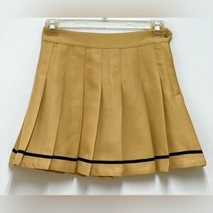 Nasty Gal Tab Pleated Tennis Style Beige Tan Mini Skirt with Black Trim Size 6